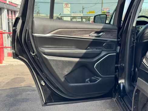 Used 2021 Jeep Grand Cherokee L Limited AWD/4WD image 24