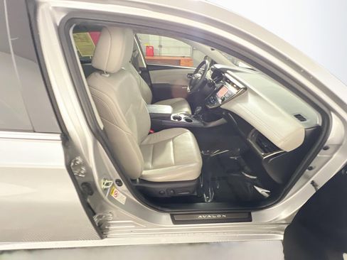 Used 2014 Toyota Avalon Limited FWD image 31