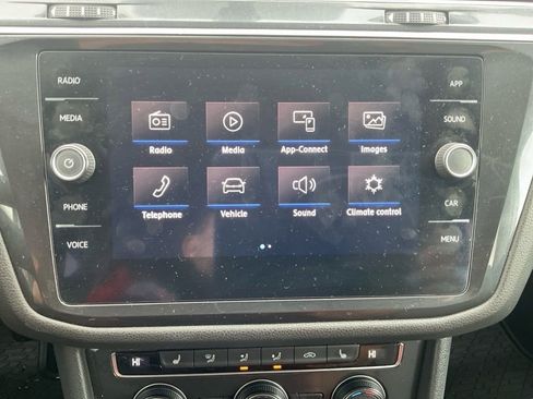 Used 2018 Volkswagen Tiguan SE w/ 3rd Row Seat Package AWD/4WD image 17