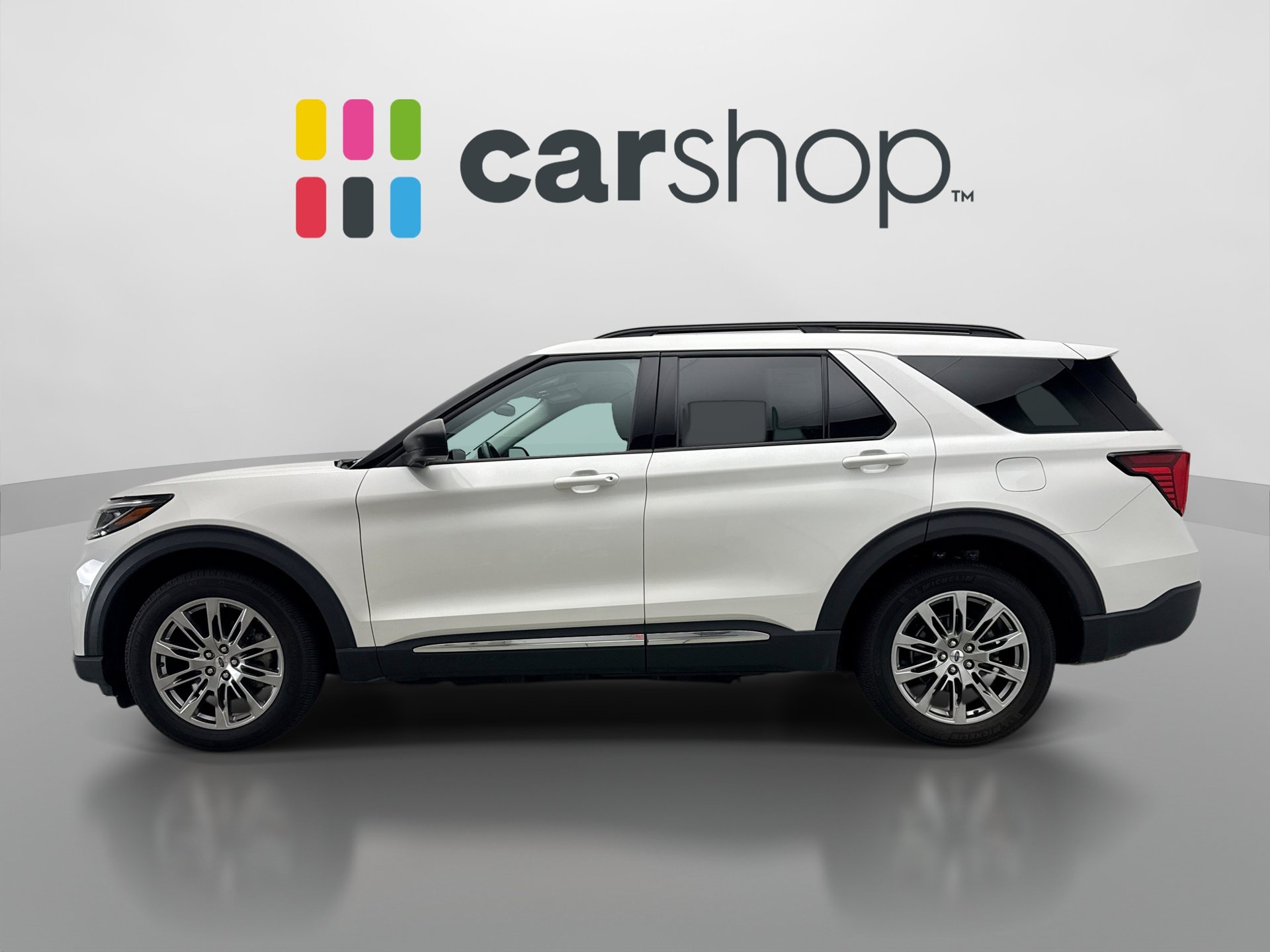 Used 2025 Ford Explorer Active w/ Active Comfort Package AWD/4WD image 2