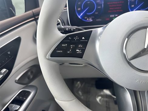 Used 2023 Mercedes-Benz EQE 500 4MATIC SUV w/ Exclusive Trim Package image 15