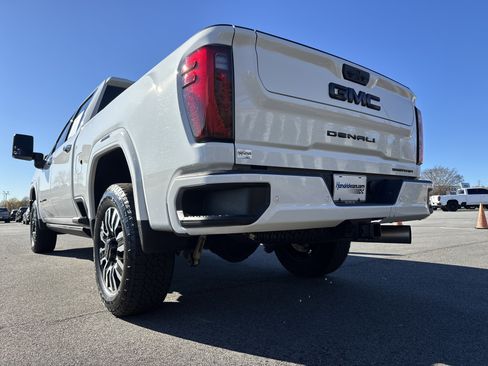 Used 2024 GMC Sierra 2500 Denali Ultimate image 8