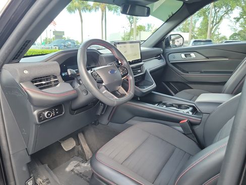 Used 2025 Ford Explorer ST-Line w/ Premium Package RWD image 9