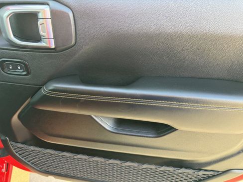 Certified 2025 Jeep Wrangler Sahara image 9