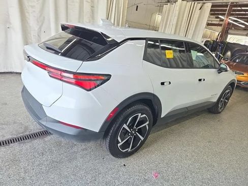 Used 2026 Chevrolet Equinox EV LT FWD image 5