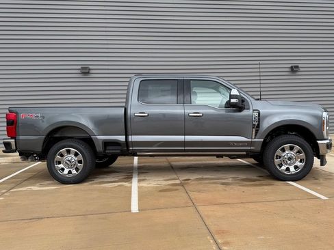 New 2026 Ford F250 Lariat w/ Black Appearance Package AWD/4WD image 2