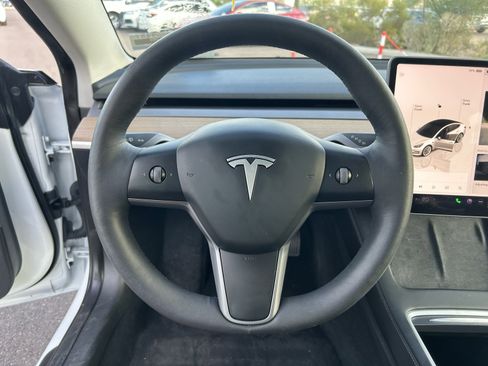 Used 2023 Tesla Model 3 Standard Range image 17