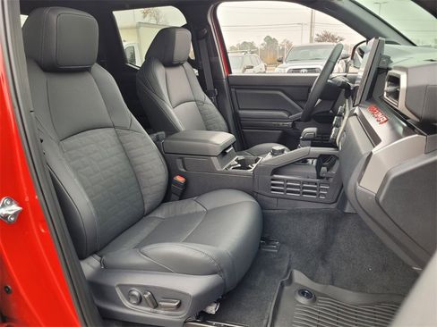 Used 2025 Toyota Tacoma image 12