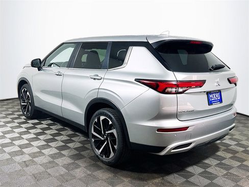 Used 2024 Mitsubishi Outlander SE image 6