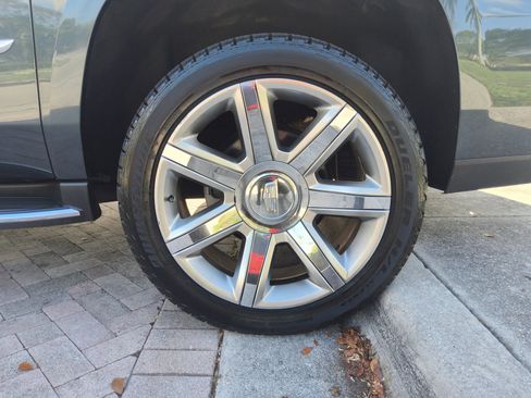 Used 2019 Cadillac Escalade ESV Luxury AWD/4WD image 48
