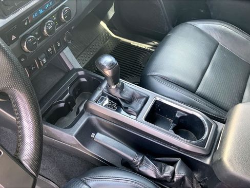 Used 2019 Toyota Tacoma 2WD Double Cab image 16
