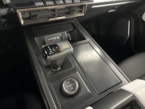 Used 2024 GMC Hummer EV 2X w/ LPO, Illumination Package AWD/4WD image 18