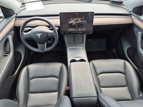 Used 2024 Tesla Model Y Long Range AWD/4WD image 25
