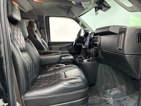 Used 2021 Chevrolet Express 2500 image 23