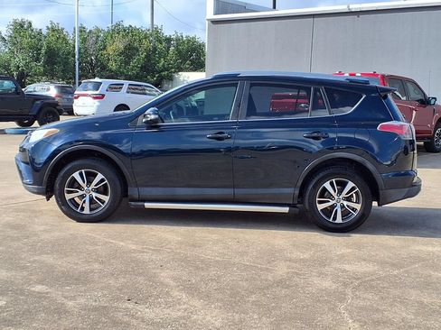 Used 2017 Toyota RAV4 XLE FWD image 5