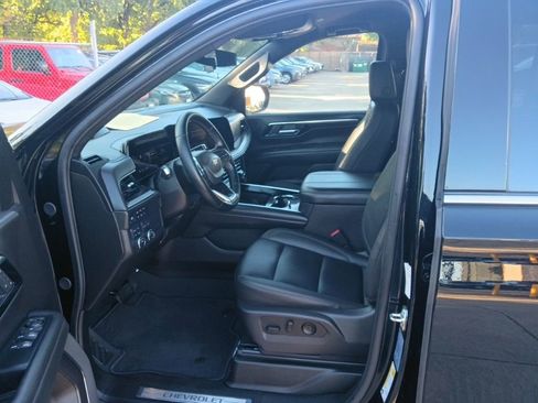 Used 2025 Chevrolet Tahoe LT image 3