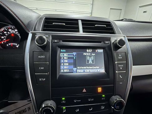 Used 2015 Toyota Camry SE image 31