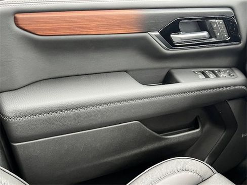 New 2025 GMC Yukon Denali w/ Denali Reserve Package image 31