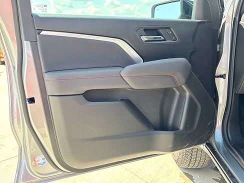 Used 2026 Chevrolet Colorado Z71 AWD/4WD image 14