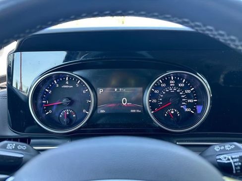 Used 2024 Kia Carnival EX FWD image 27