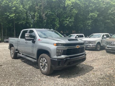 Used 2024 Chevrolet Silverado 2500 Custom w/ Custom Value Package AWD/4WD image 3