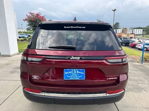 Used 2025 Jeep Grand Cherokee Laredo RWD image 6