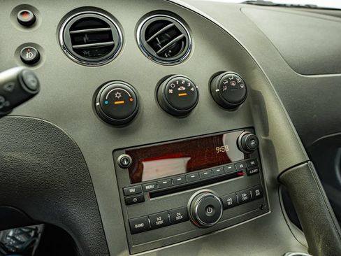 Used 2006 Pontiac Solstice Convertible w/ Premium Package RWD image 31