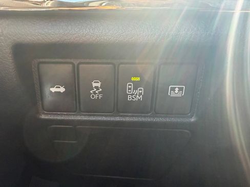 Used 2013 Toyota Avalon Limited w/ Technology Pkg FWD image 27