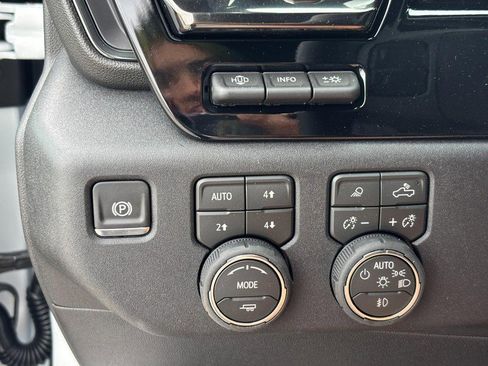 New 2026 Chevrolet Silverado 2500 ZR2 AWD/4WD image 12