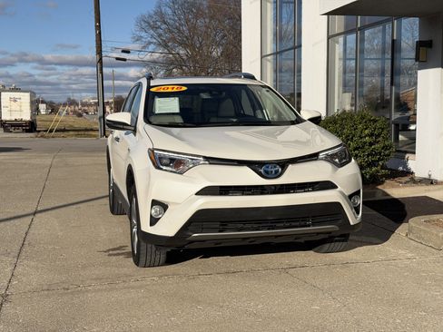 Used 2018 Toyota RAV4 Limited image 21