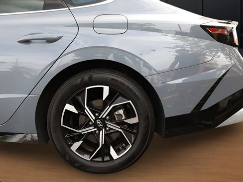 Used 2025 Hyundai Sonata SEL FWD image 9