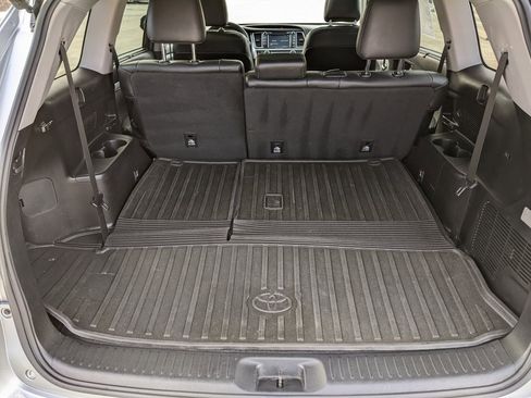 Used 2017 Toyota Highlander XLE image 26