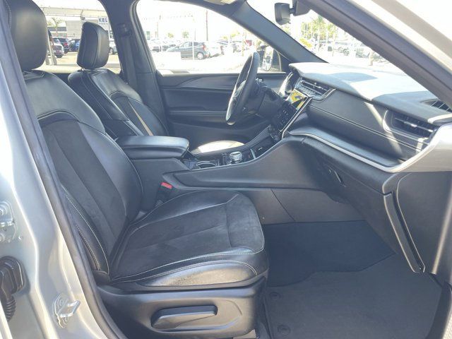 Used 2023 Jeep Grand Cherokee L Laredo AWD/4WD image 27