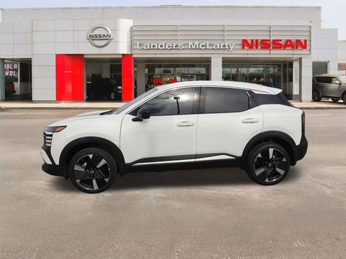 New 2026 Nissan Kicks SR w/ SR Premium Package image 6