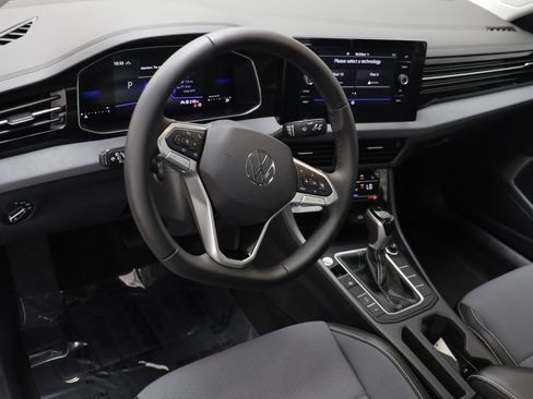 Used 2025 Volkswagen Jetta SE w/ Sunroof Package FWD image 6