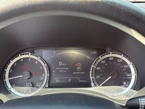 Used 2023 Toyota Highlander L FWD image 14
