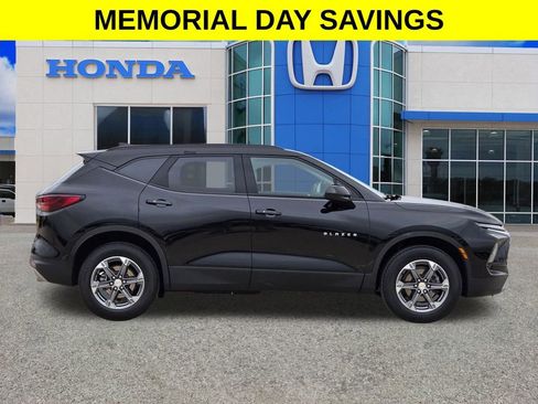 Used 2024 Chevrolet Blazer LT w/ Convenience Package FWD image 2