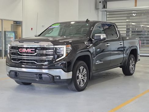 Used 2025 GMC Sierra 1500 SLT AWD/4WD image 1