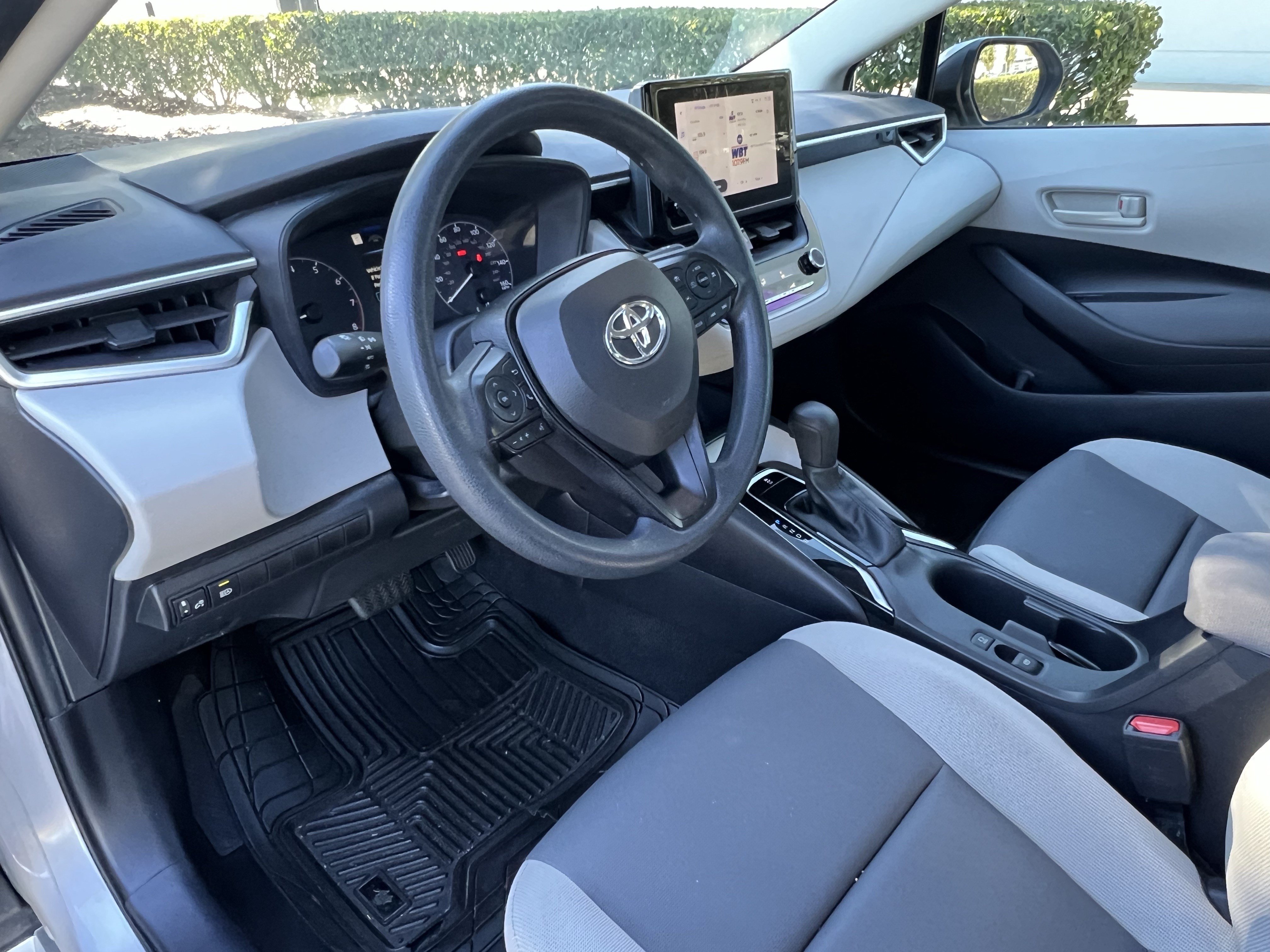 Used 2023 Toyota Corolla LE w/ LE Convenience Package FWD image 17