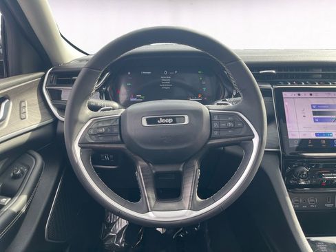 Used 2023 Jeep Grand Cherokee 4WD 4xe image 12