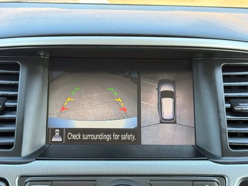 Used 2020 Nissan Pathfinder SL AWD/4WD image 37