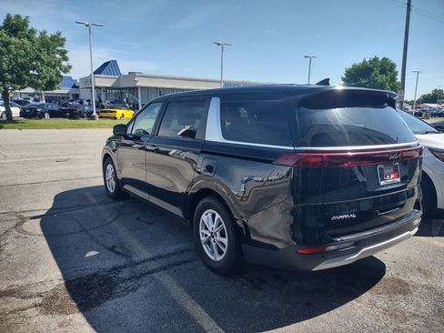 Used 2024 Kia Carnival LX FWD image 7