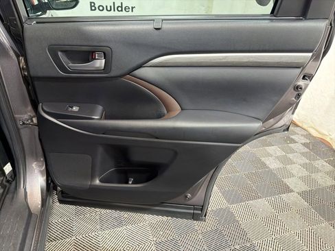 Used 2019 Toyota Highlander Limited AWD/4WD image 14