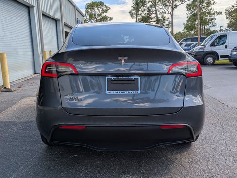 Used 2023 Tesla Model Y 2WD image 5