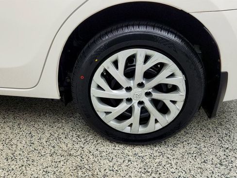 Used 2018 Toyota Corolla LE FWD image 9