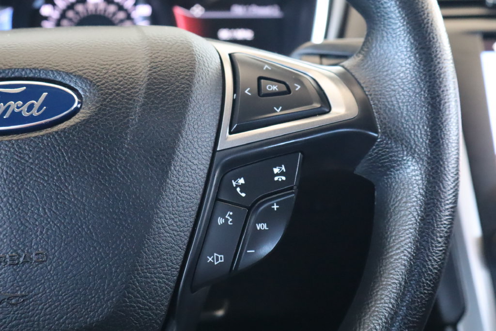 Used 2017 Ford Fusion SE w/ Fusion SE Technology Package FWD image 19