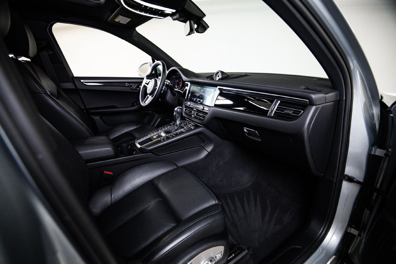 Certified 2021 Porsche Macan AWD/4WD image 28