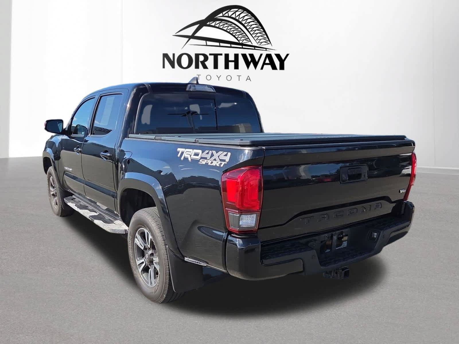 Used 2018 Toyota Tacoma TRD Sport AWD/4WD image 5