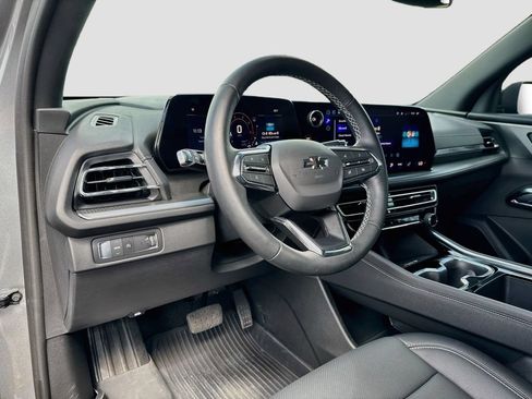 Used 2026 Chevrolet Traverse LT w/ Midnight/Sport Edition FWD image 9