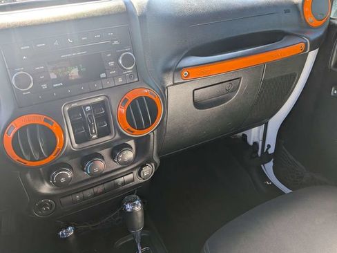 Used 2015 Jeep Wrangler Unlimited Sahara w/ Connectivity Group AWD/4WD image 16
